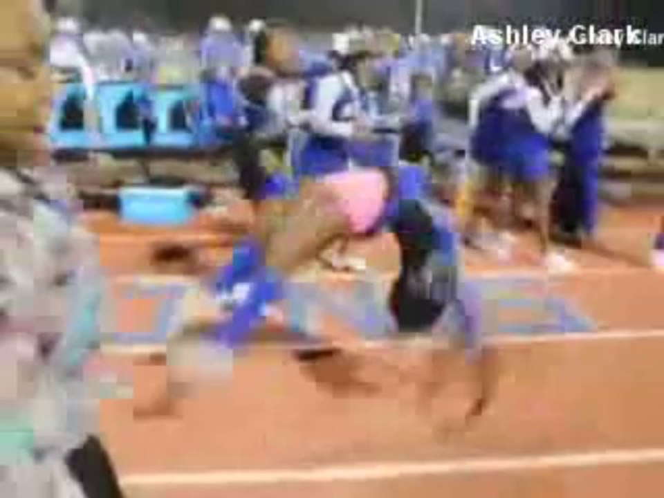 Joven realiza la mayor cantidad de volteretas seguidas y rompe récord