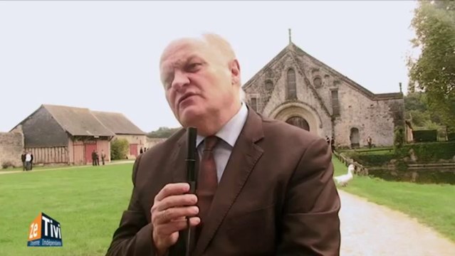 Entretien de François Asselineau avec Ze Tivi lors de l'université d'automne de l'UPR