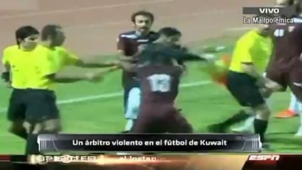 Un árbitro violento en el fútbol de Kuwait