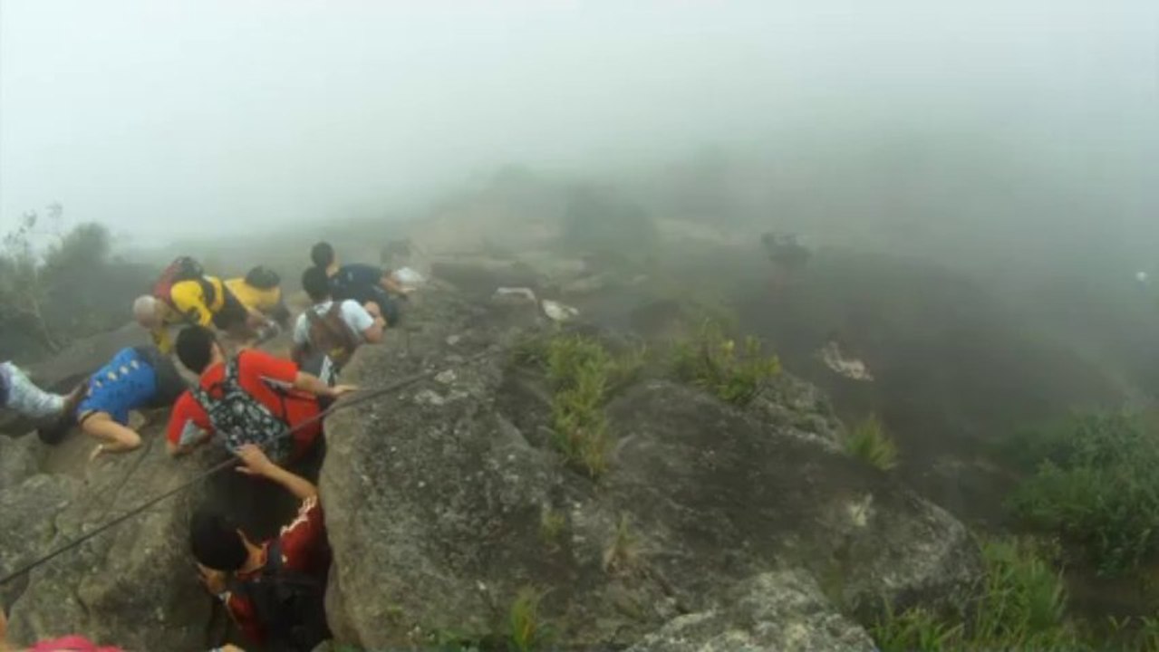 Escorregando na Carrasqueira da Pedra da Gávea