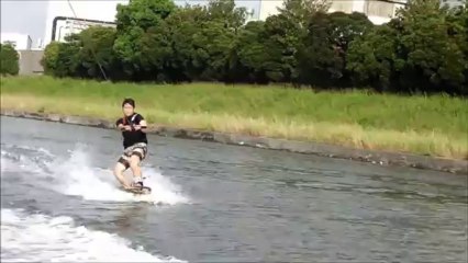 ウエイクボード in 多摩ゾン川