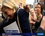 Des Femen interpellent Marine Le Pen en Bretagne