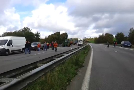Ecotaxe. Pont-de-Buis : 100 m séparent gendarmes et opposants