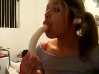 Kız Muz Yeme Dersi Veriyor