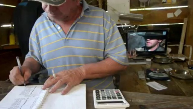 عمال منجم سان أنطونيو يعرضون حياتهم للخطر لاستخراج الذهب منه