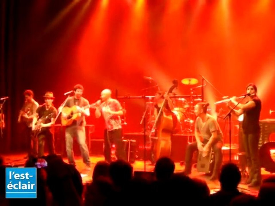 Tryo sur scène avec les Ogres de Barback aux Nuits de Champagne