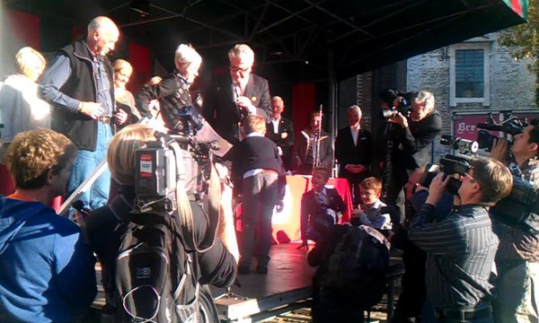 Le Prince Laurent remet le prix du plus beau zinneke de Bruxelles