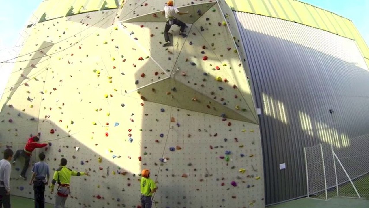 Relais 9 bleue 6B+