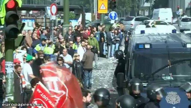 Hogueras contra 1.200 despidos en el ayuntamiento de Madrid