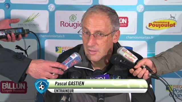 Conférence de presse Chamois Niortais - FC Istres (3-1) : Pascal GASTIEN (NIORT) - José PASQUALETTI (FCIOP) - 2013/2014
