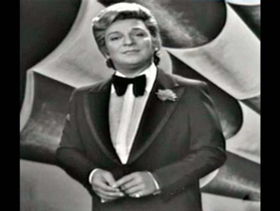 Zeki Müren - Seni Andıkça İçim Yanıyor