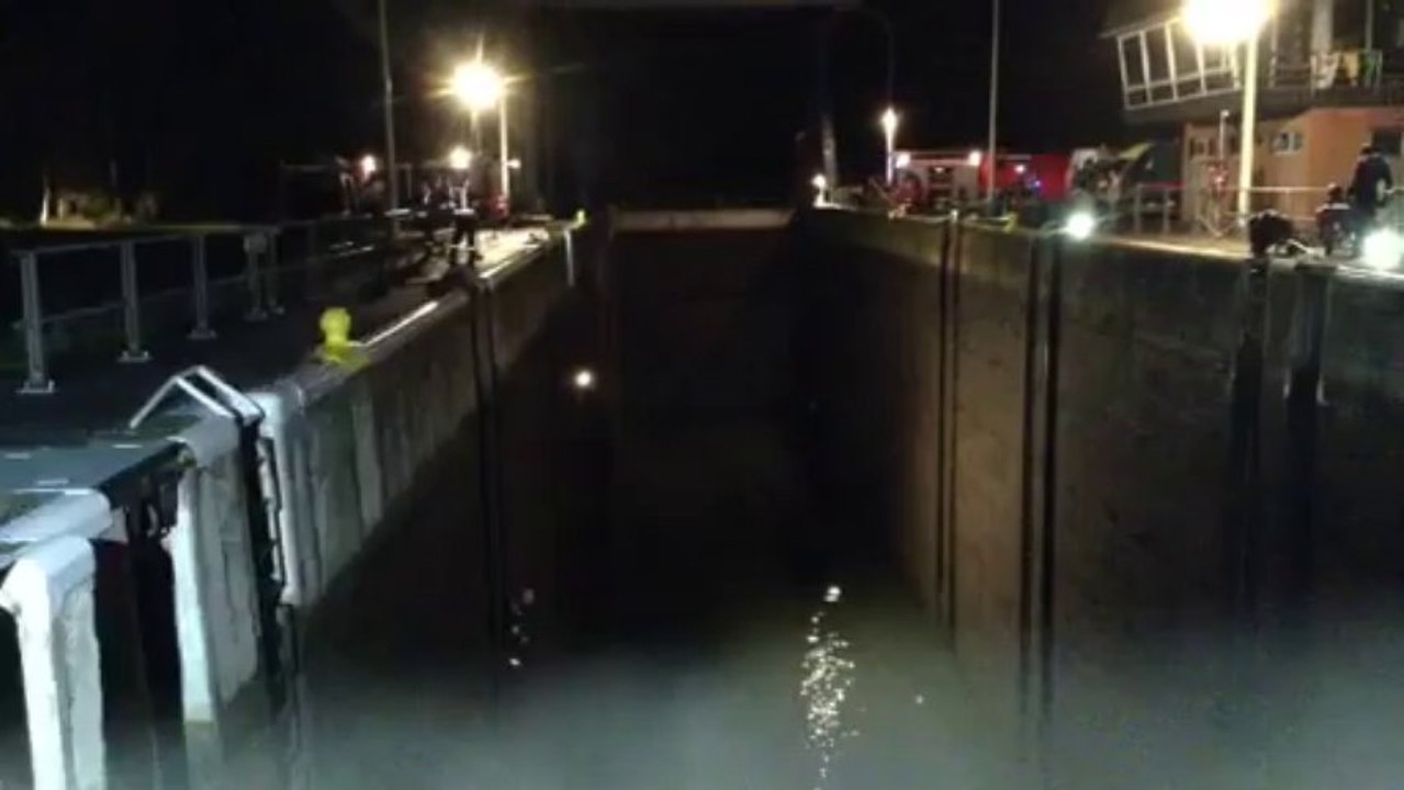 Tournai/Antoing: exercice pompier à l'écluse de Maubray (01)