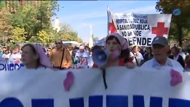 Miles de personas se manifiestan en Madrid en defensa de la sanidad pública