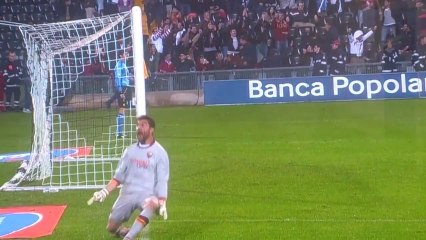 De Sanctis sotto la Curva Udinese Roma