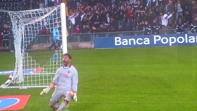 De Sanctis sotto la Curva Udinese Roma