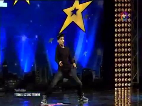 Batuhan Bayındır - Elektro Dance Gösterisi - Yetenek Sizsiniz - 27 Ekim 2013