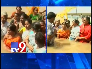 TDP Gadde Ram Mohan's deeksha in water demanding returning wall in Krishna