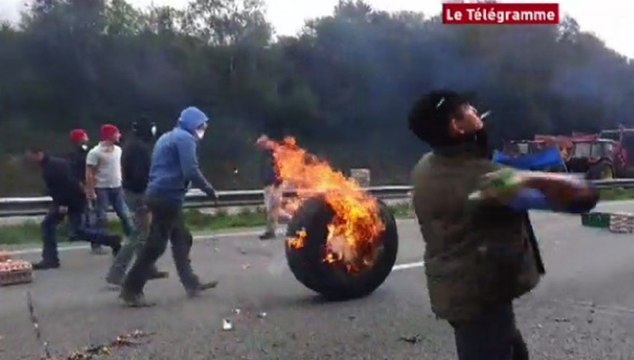 Ecotaxe poids lourds : colère et heurts en Bretagne