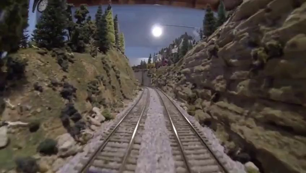 Le train miniature de grandpa Bill! Une GoPro integré sur un train miniature...