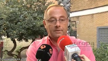 El padre de Marta pide la dimisión de De Llera