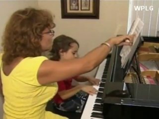 5 Jarig Wonderkind Speelt Beethoven En Mozart.