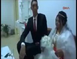 Worlds tallest man Sultan Ksen marries Merve Dibo