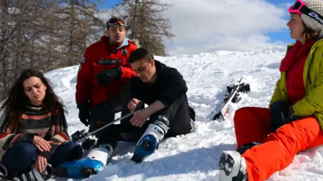 Piste Noire - Cécile et Julien - Quel est le point commun entre touristes et des zombies ?