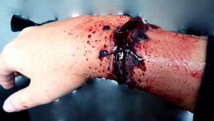 Maquillage Effets Spéciaux : Poignet Sectionné