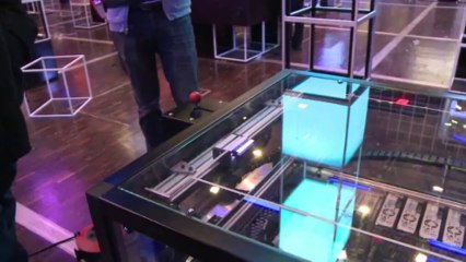 Videospielen und darüber Nachdenken in Paris