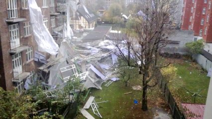 Scaffolding Falls in Hurricane-Force Winds