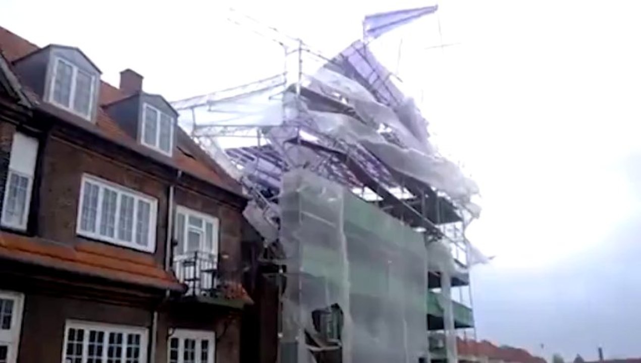 A Copenhague, la tempête emporte un échafaudage
