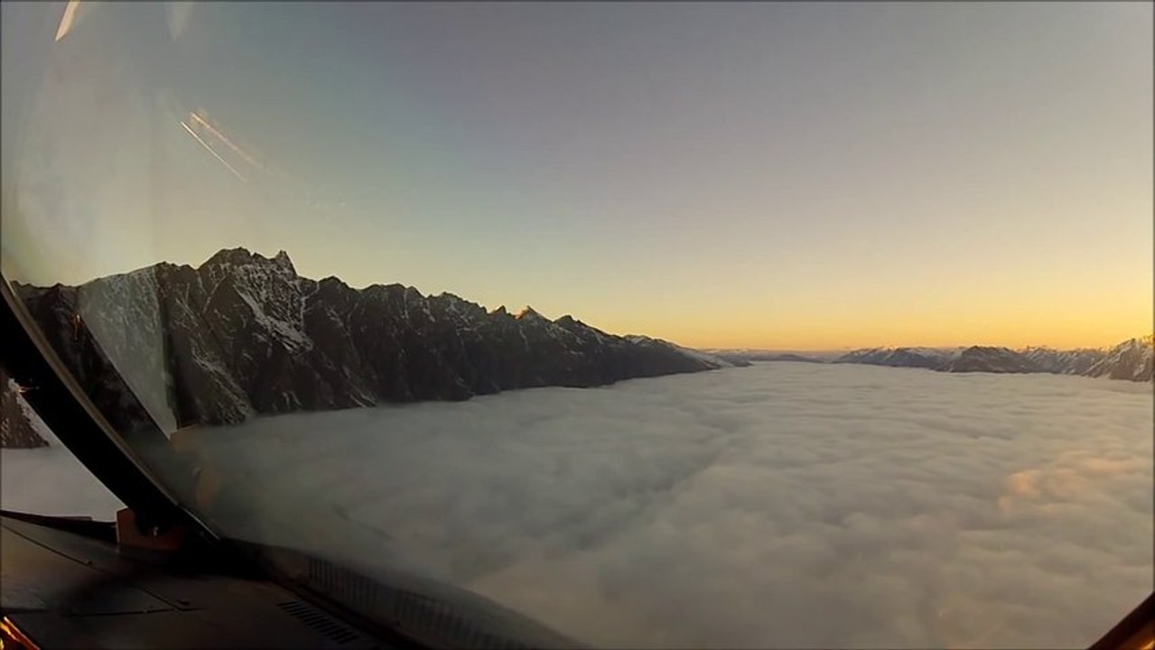 Vue du cockpit d'un avion - atterrissage en Nouvelle-Zélande : MAGNIFIQUE.