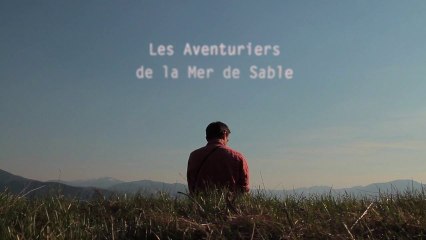 Sand artist making off "Mer de sable"