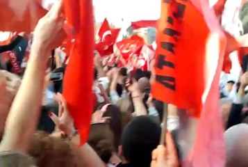 İzmir hep bir ağızdan ANDIMIZI okuyor