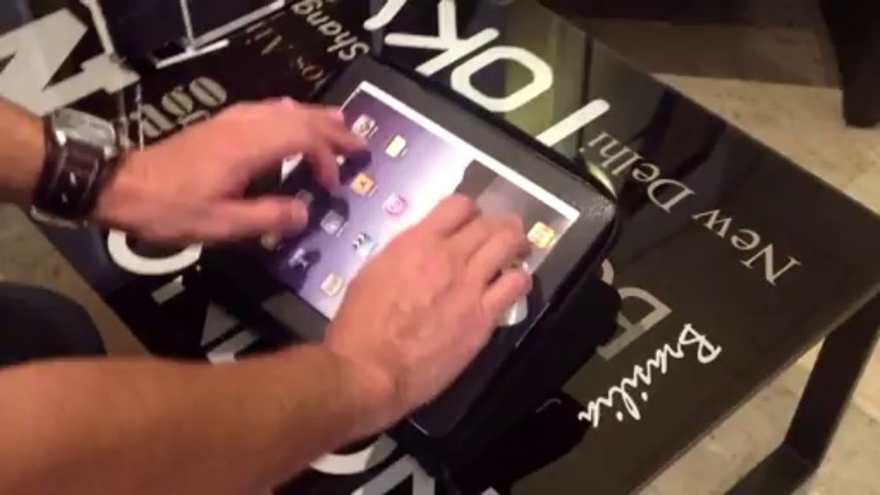 Porte I PAD EGUALE RONCATO en vente chez s'cale Boutik maroquinerie bagage 28 avenue auber Nice face à la gare Thiers!!