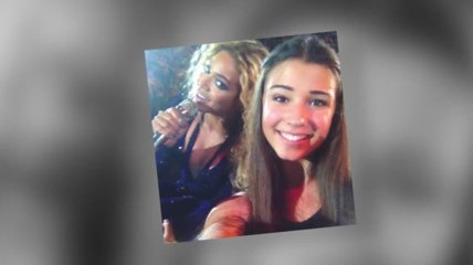 Beyoncé Poses For Selfie With Fan During Concert