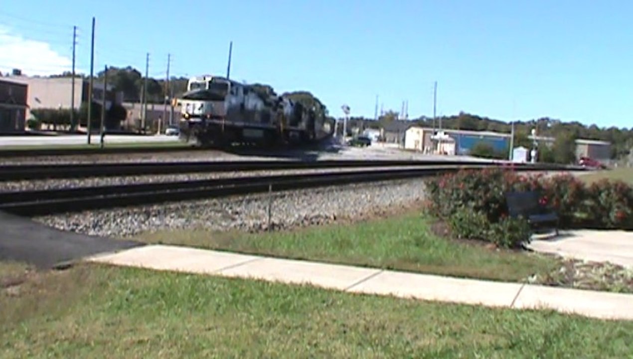 NS 220 intermodal train EB through Austell Ga.