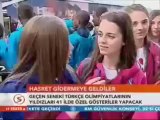 Türkçe Olimpiyatları için İzmir'e gelen öğrenciler şarkılarıyla herkesi çoşturdu