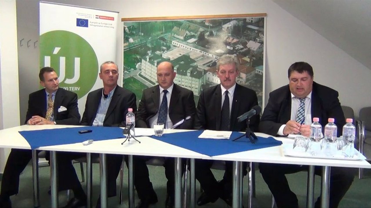 Sajtótájékoztató-Pásztó-kórház-2013-10-25