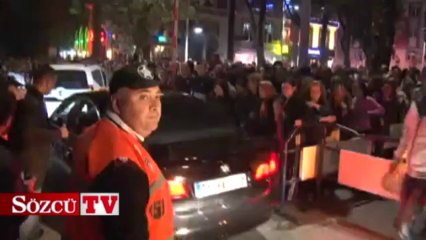 Serdar Ortaç'ı taşladılar