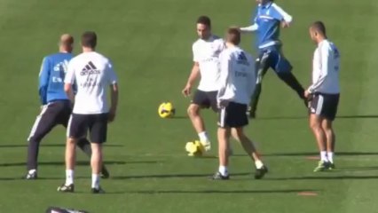 Xabi Alonso ridiculise Zidane à l'entraînement !