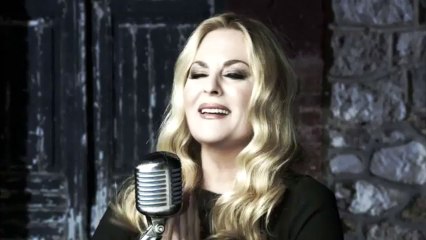 Μια Γυναίκα Φεύγει - Έφη Οικονομάκη (Official Video Clip)