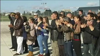 François Hollande accueille les ex-otages en France : "C'est une immense joie"