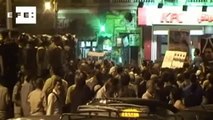 Egípcios interrompem jejum do Ramadã em manifestação na praça Tahrir.
