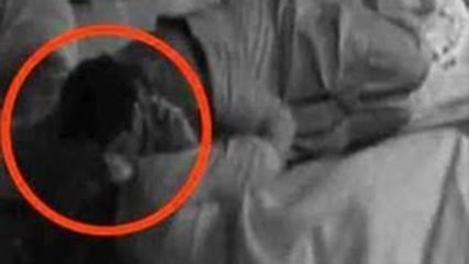 Armaan & Tanisha Caught Kissing in Bigg Boss 7 ?