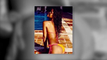 Rihanna se ve ardiente en fotos con biquini sexy