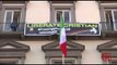 Napoli - Liberate Cristian, striscione sulla facciata del Comune -2- (29.10.13)