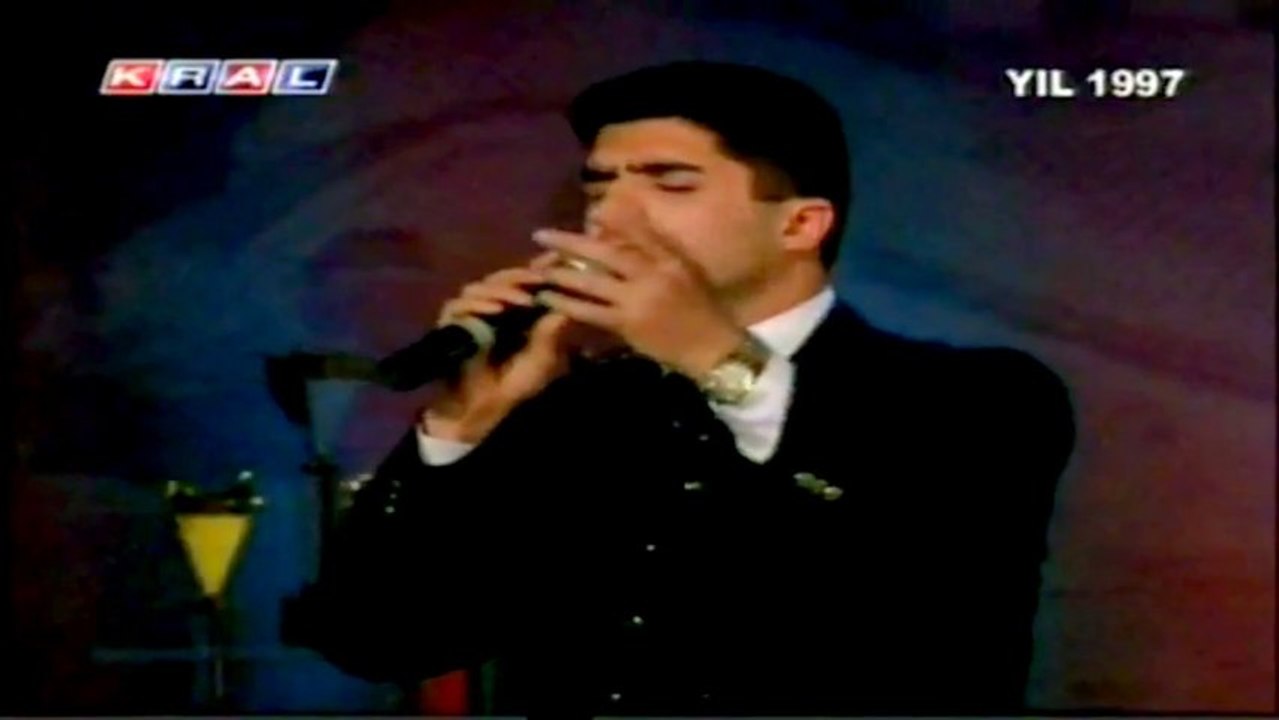 Özcan Deniz Yalan mi ( Kral Tv Müzik Ödülleri Yalan mi1997, nostalji) by feridi