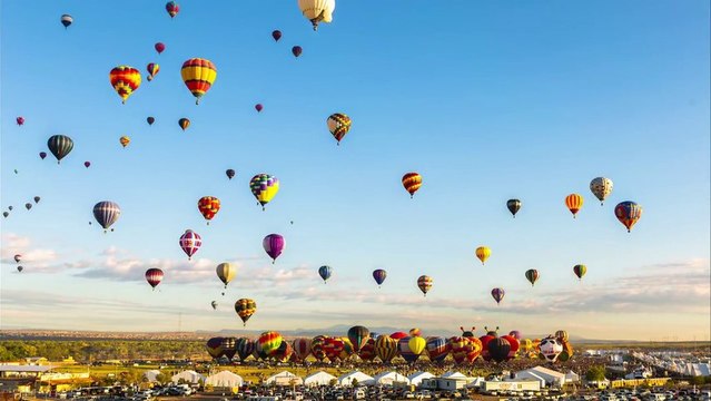 Plus de 700 montgolfières dans le ciel du Nouveau-Mexique