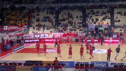 Η είσοδος του Ολυμπιακού στο παρκέ